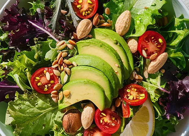 Deficyt kaloryczny – ile kalorii jeść na redukcji? Kalkulator kalorii